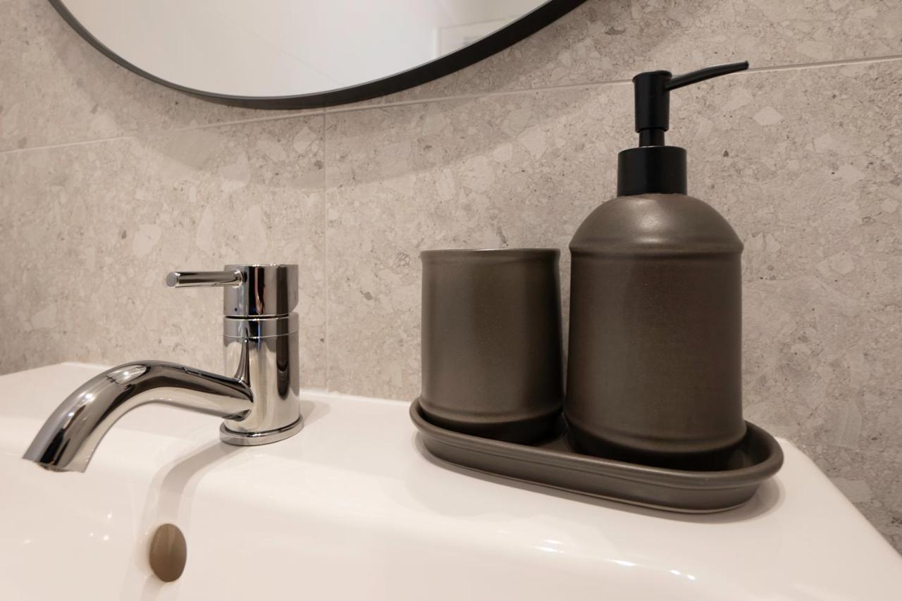 Experience Fresh Comfort In Our Brand-New Apartment In Vienna'S 17Th District Kültér fotó